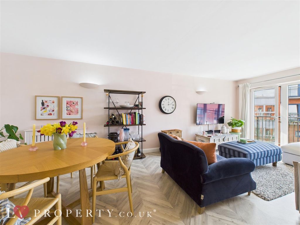 Property photo 3 of 17 Cam05016G0-Pr0058-Still002.Jpg