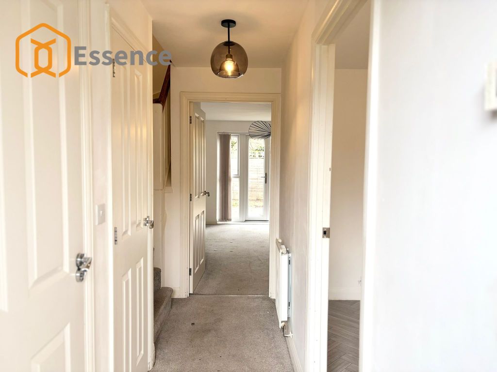 Property photo 3 of 36 Entrance Hall