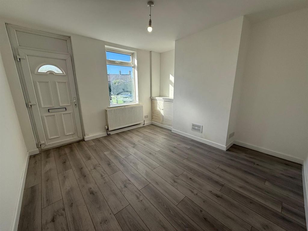 Property photo 2 of 5 Leeming Living Room.Jpeg