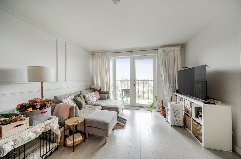 Property photo 2 of 14 1393636-10-6943Ea...