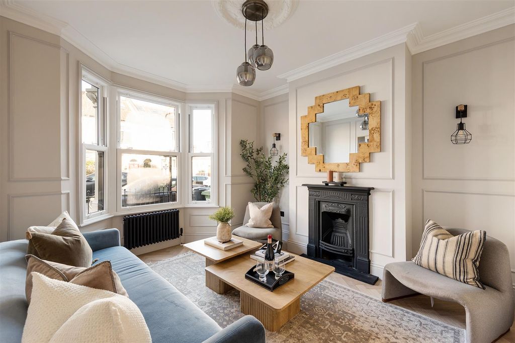 Property photo 2 of 41 Marten Road, E17