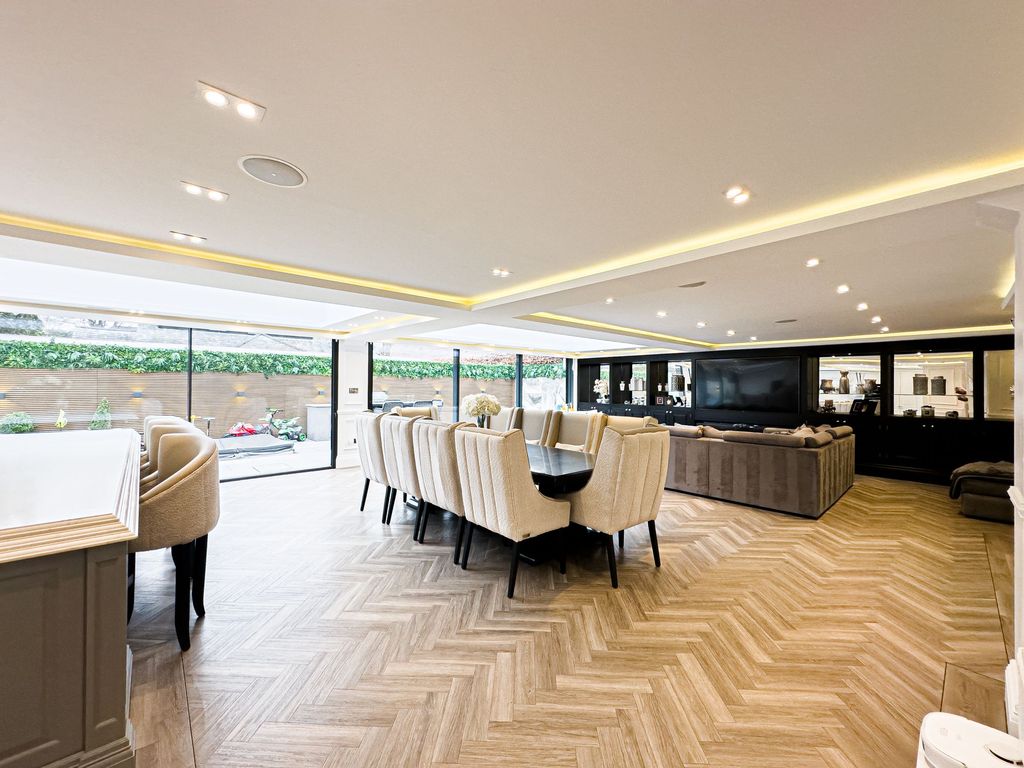 Property photo 3 of 32