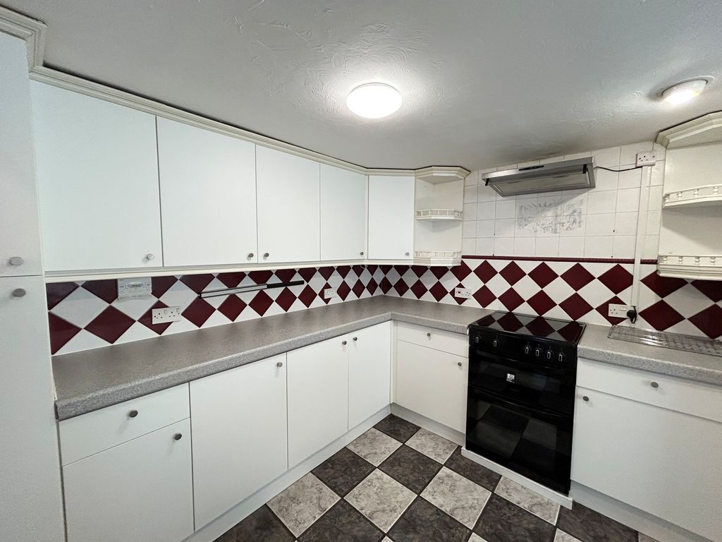 Property photo 3 of 21 Kitchen