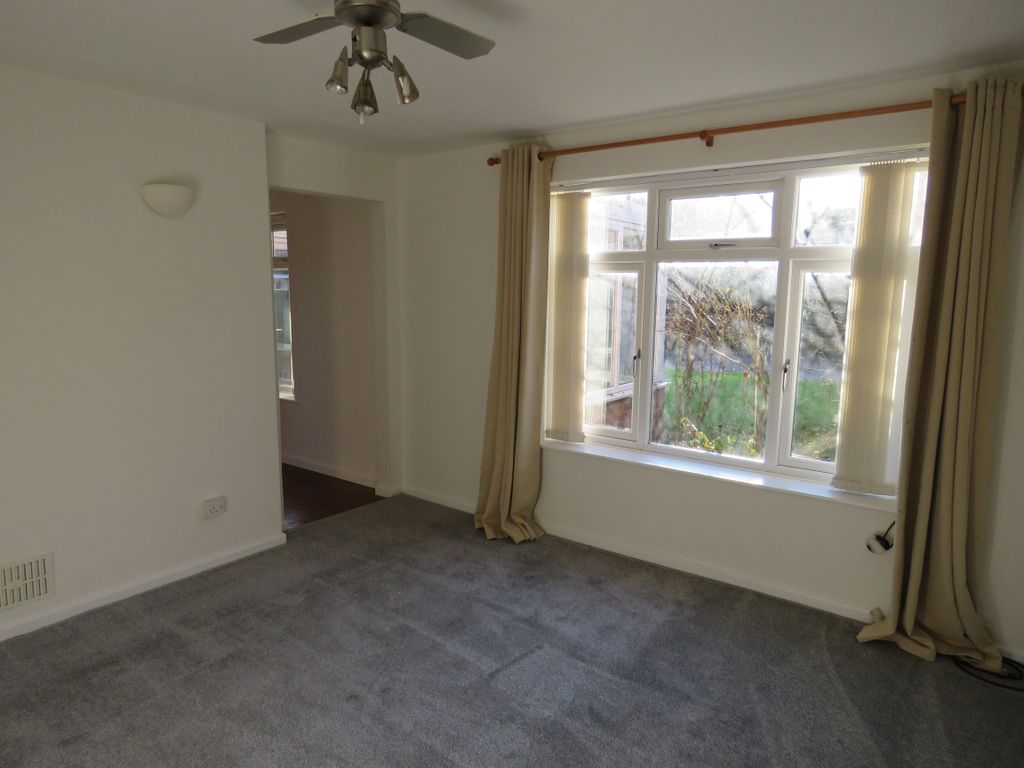 Property photo 2 of 18 Lounge