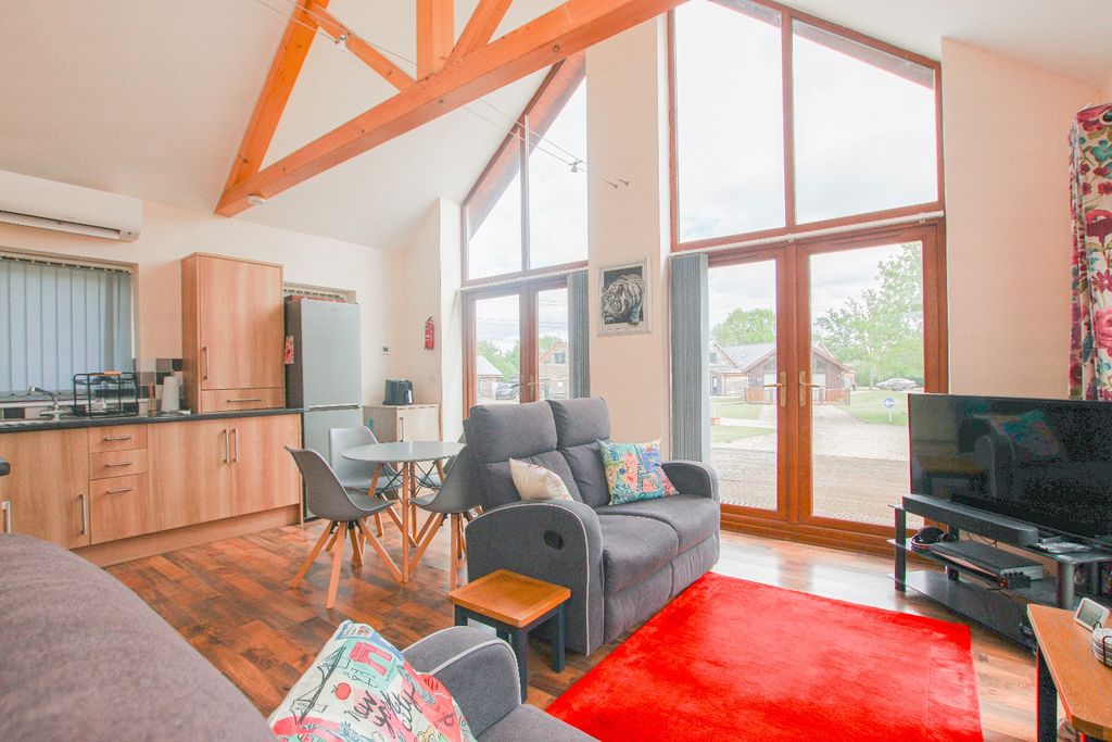 Property photo 2 of 16 5140652