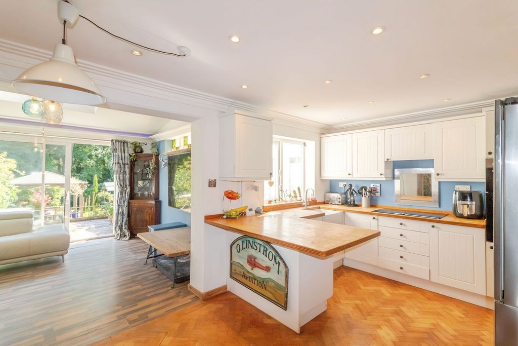 Property photo 2 of 47
