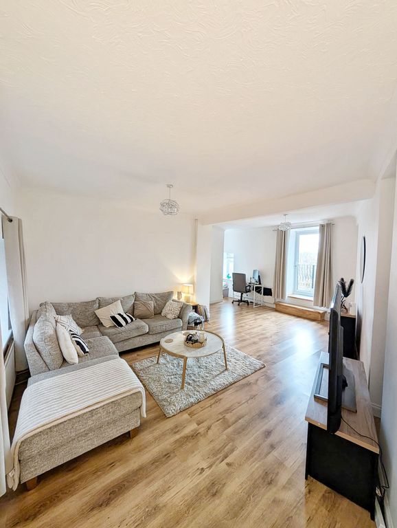 Property photo 2 of 31