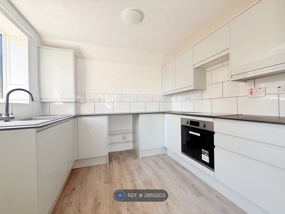 Property photo 2 of 5 Kitchen