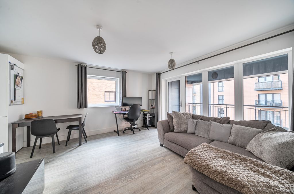 Property photo 2 of 10 1425955-8-69Bd6F7...