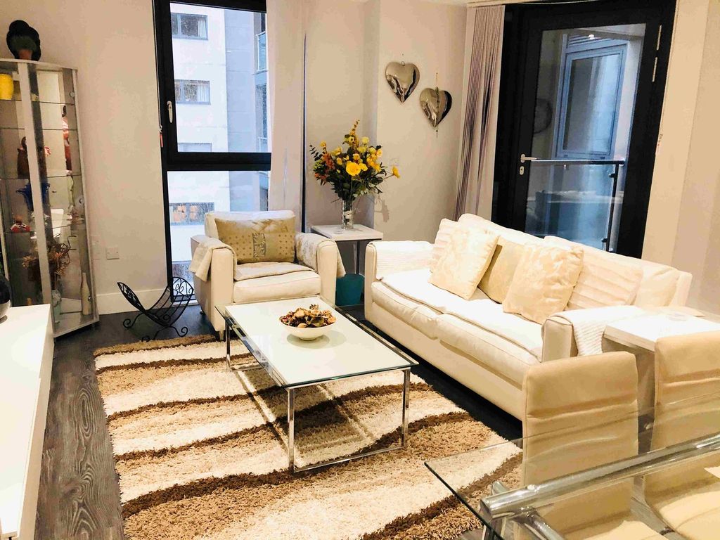 Property photo 2 of 8 Lounge