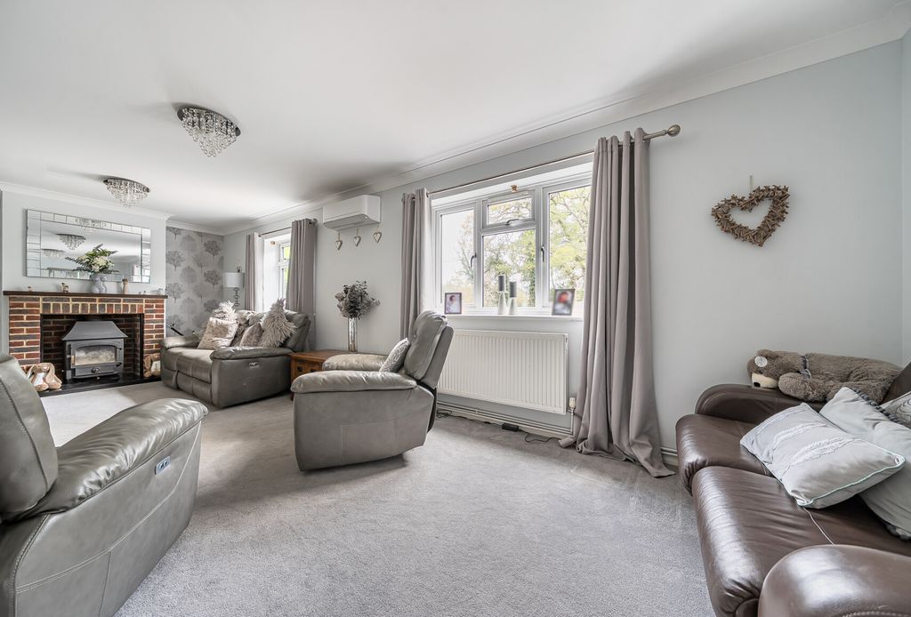 Property photo 3 of 16 1383531-10-6925c6...