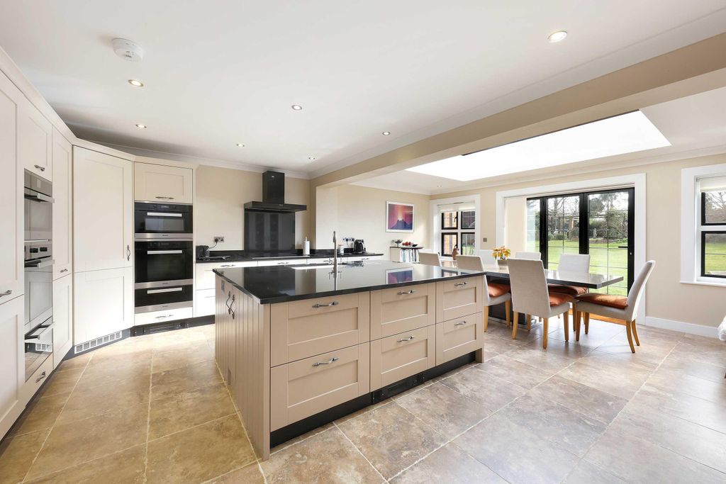 Property photo 3 of 27 Image