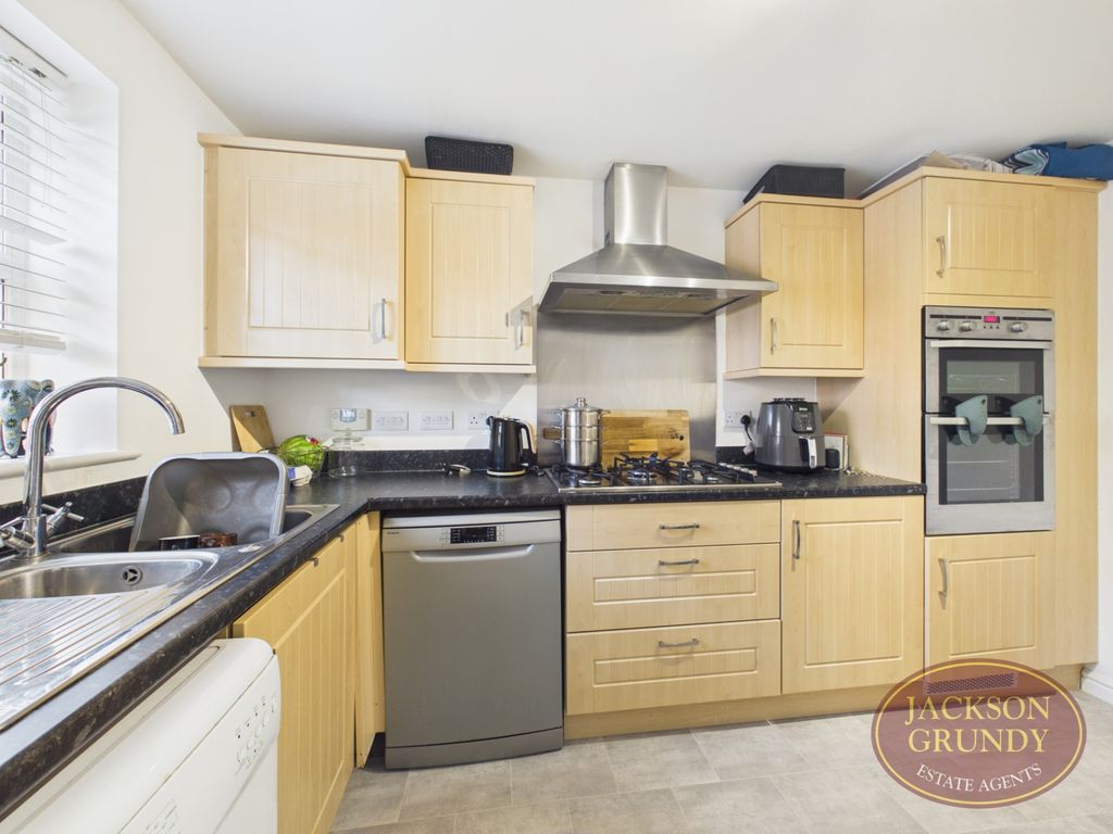 Property photo 3 of 20 Farnborough Drive
