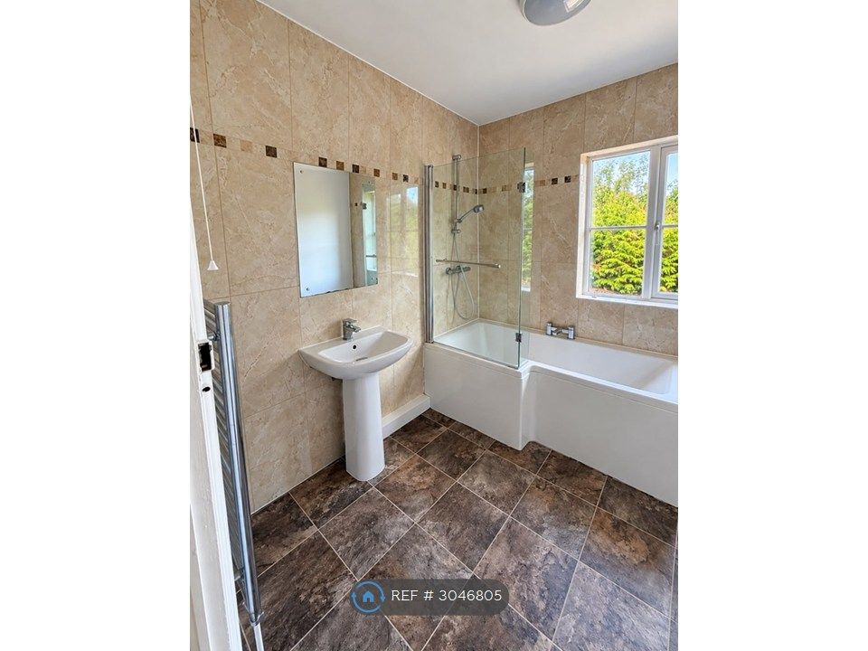 Property photo 2 of 3 Shared Bathroom