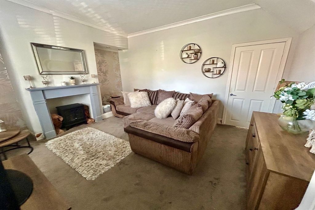 Property photo 3 of 17 Living Room