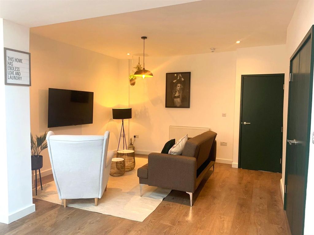 Property photo 2 of 10 Communal Area