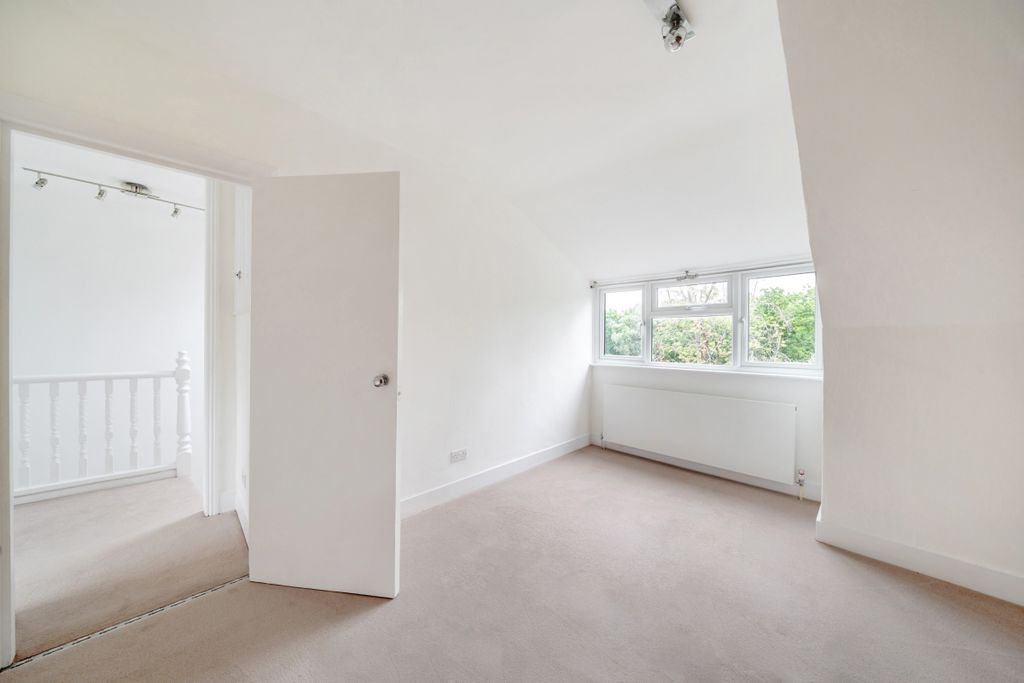 Property photo 3 of 11 8-1333244-8-68908...