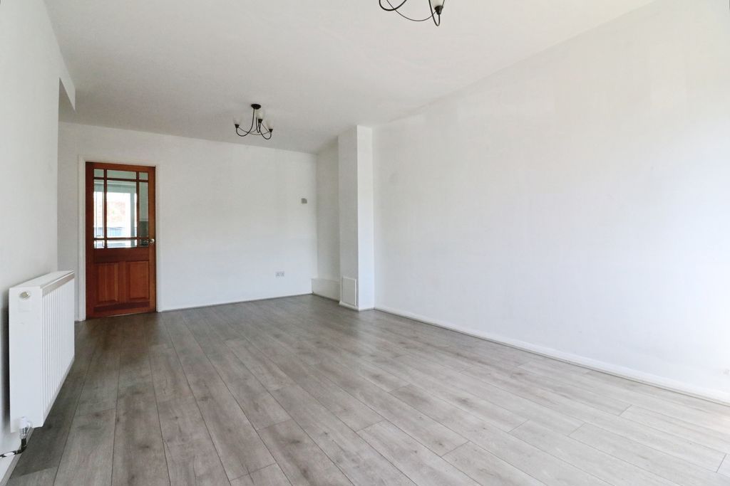 Property photo 3 of 18 Photo 6