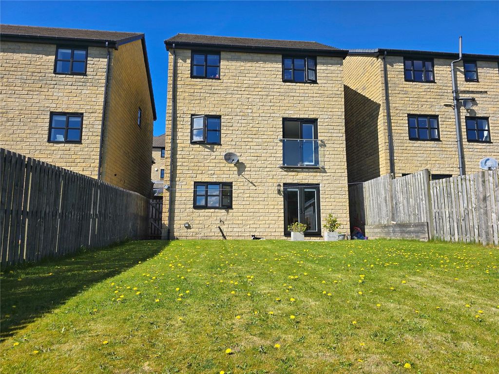 Property photo 2 of 28 South Facing Gardens