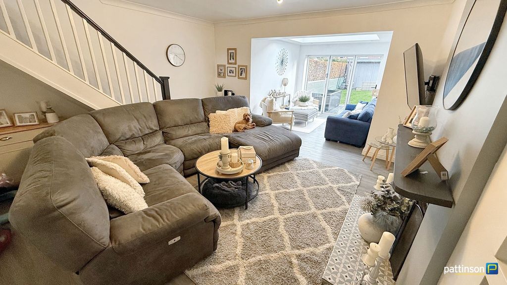 Property photo 2 of 32