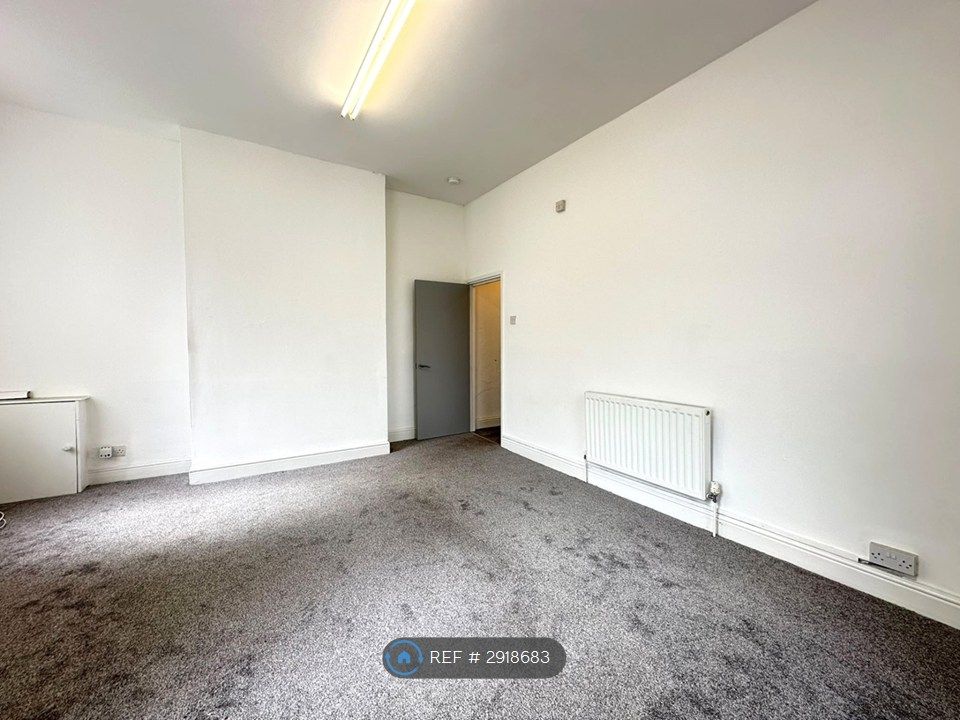 Property photo 1 of 8 Living Room