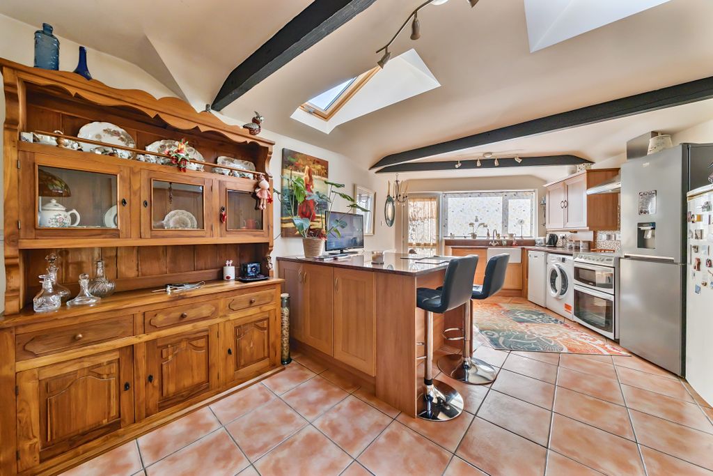 Property photo 3 of 8 3