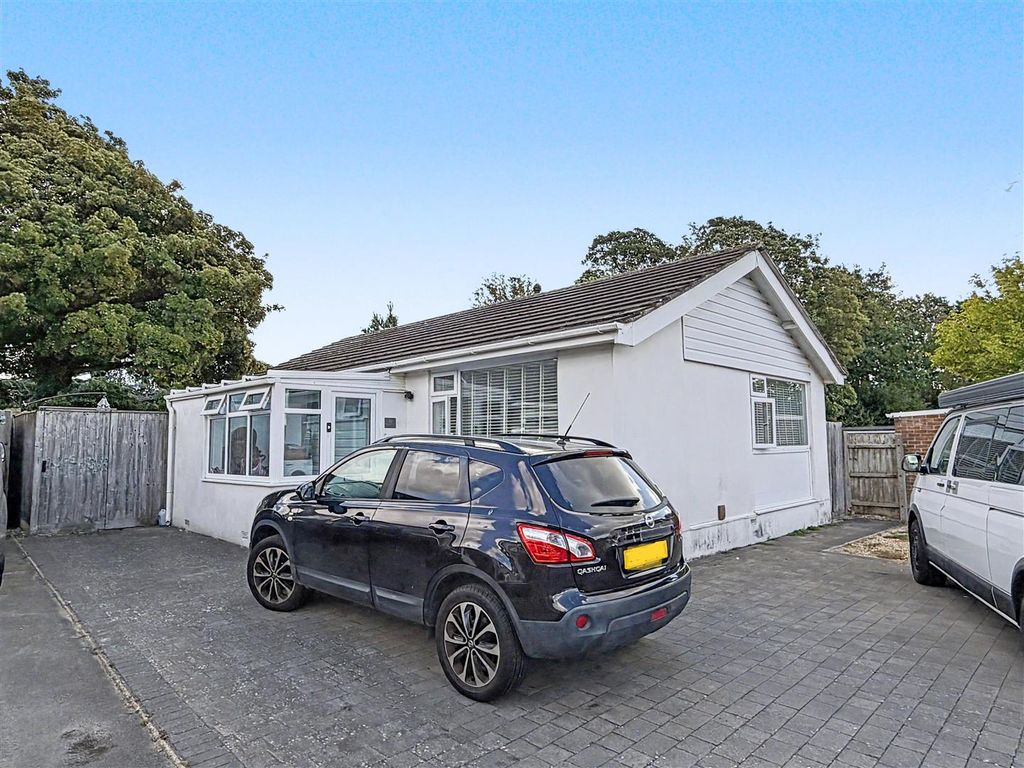 Property photo 1 of 9 Three Bedroom Detached Bungalow