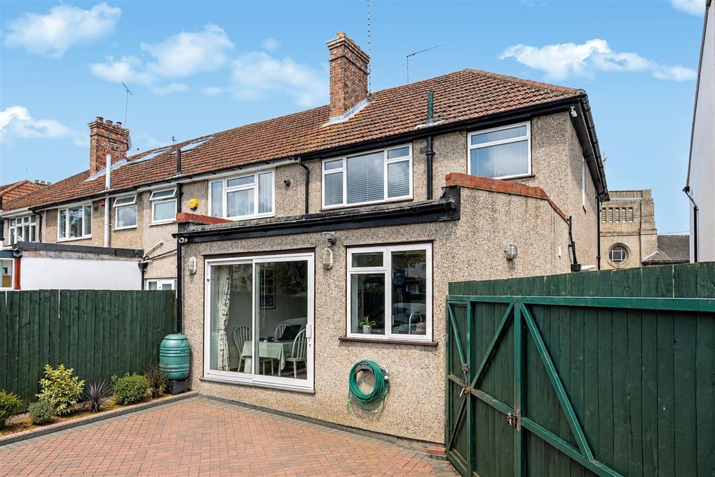 Property photo 2 of 18 61 Horsenden Lane North - Gtfmpna8Cvpihkwf8Tbm.Jpg