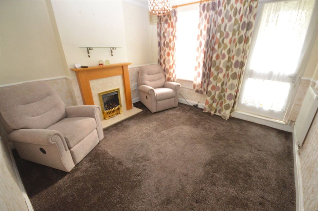 Property photo 2 of 11 Picture No. 12