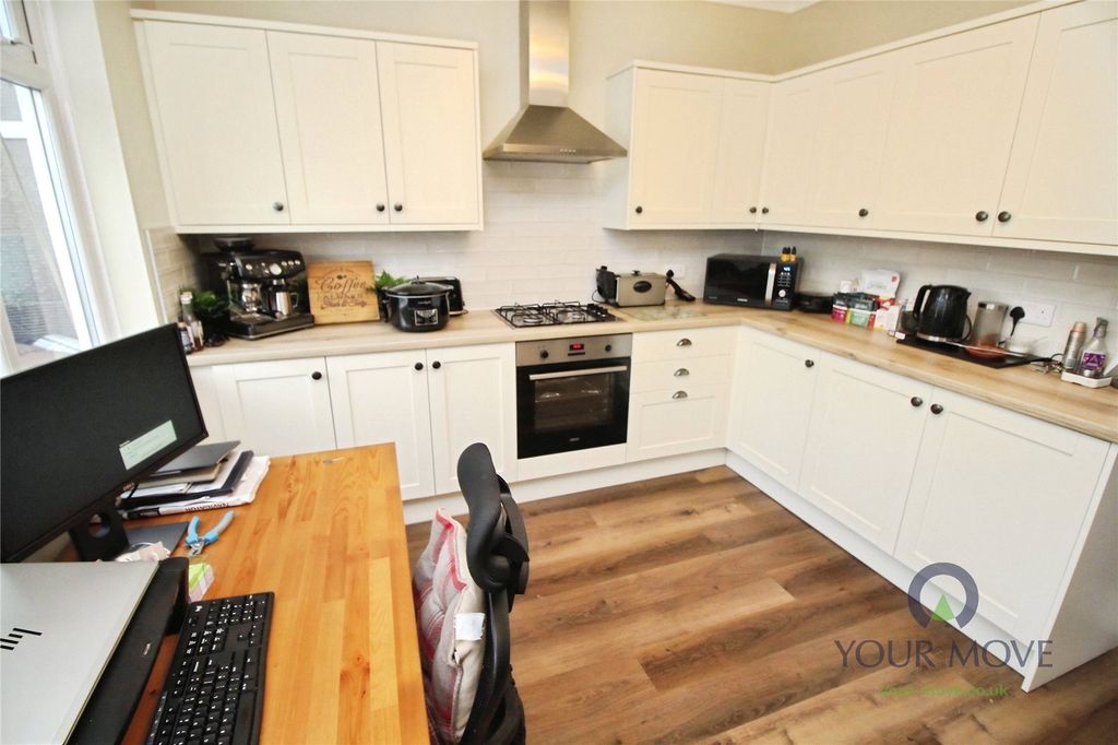 Property photo 2 of 14 Kitchen