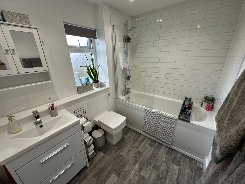 Property photo 3 of 7 Img_8934