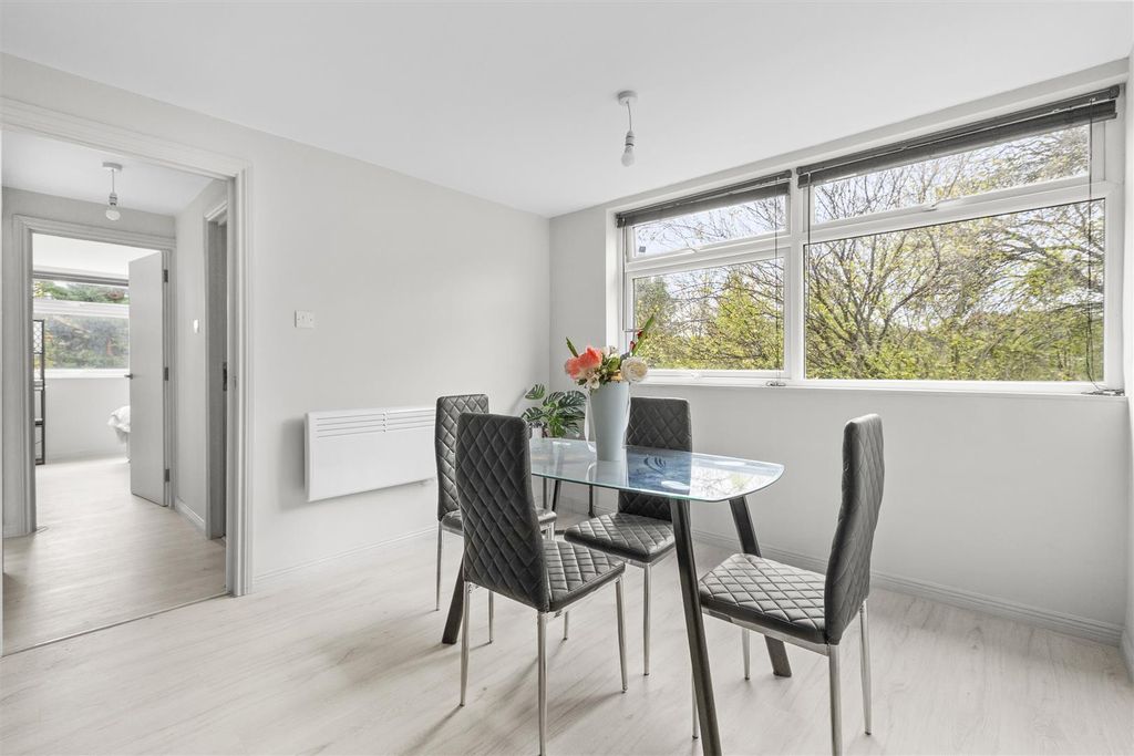 Property photo 2 of 7 Dining Area