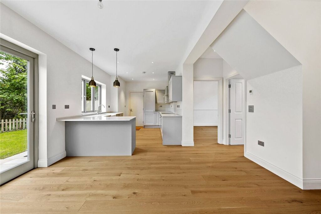 Property photo 2 of 23