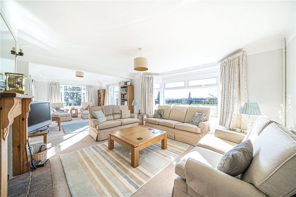 Property photo 3 of 16 Sitting Room