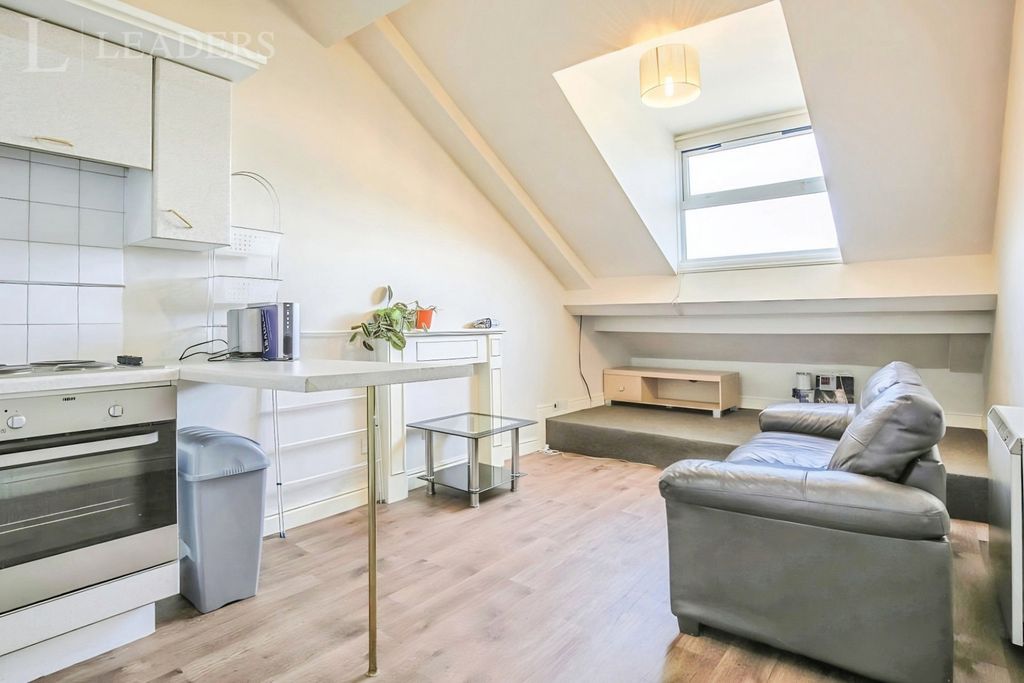 Property photo 3 of 8 Pbox-Img.Jpg