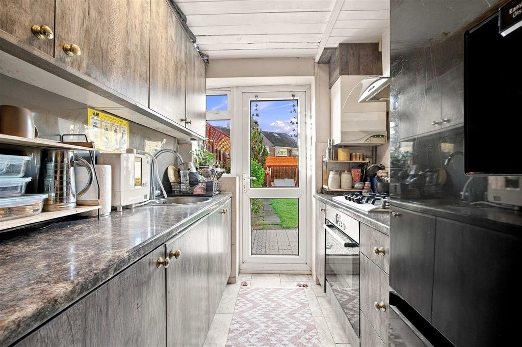 Property photo 3 of 13 Kitchen