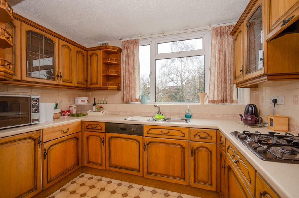 Property photo 3 of 19 Kitchen.Jpg