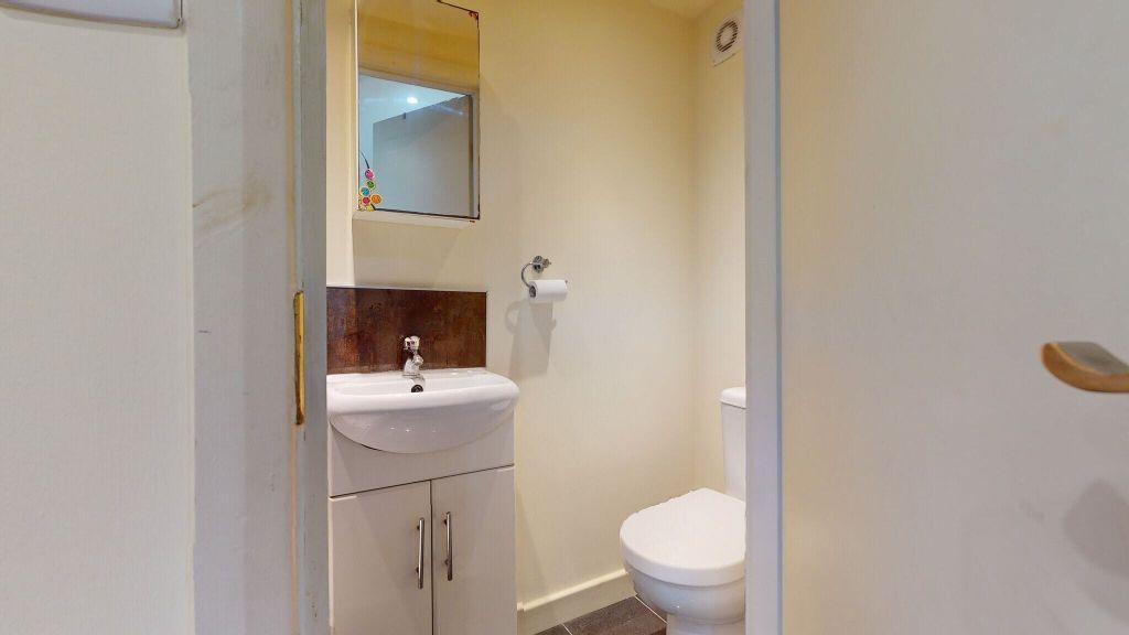 Property photo 3 of 6 Bathroom