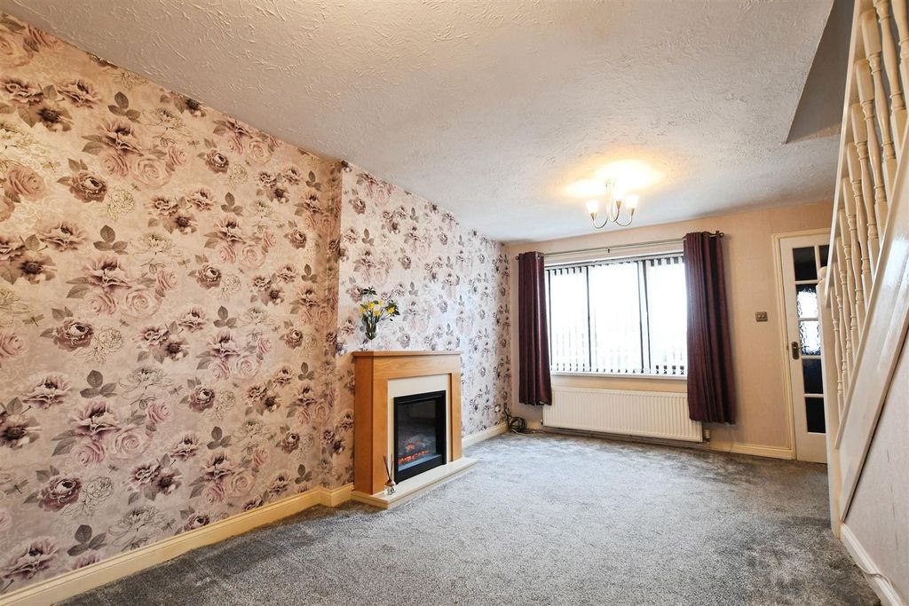 Property photo 2 of 16 Lounge