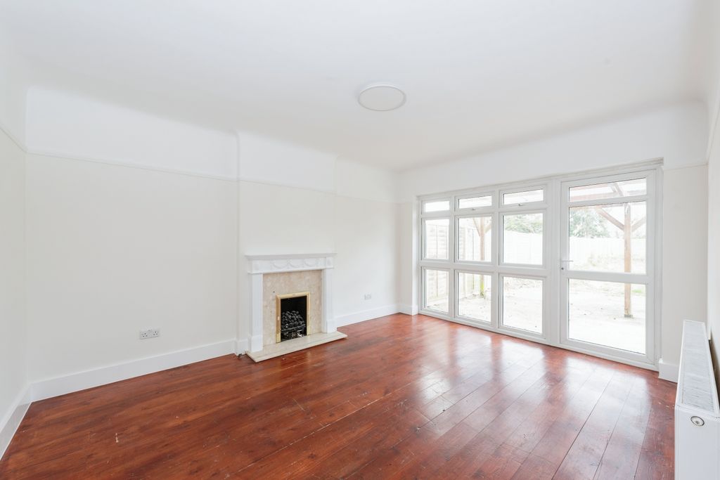 Property photo 3 of 16 Dining Room