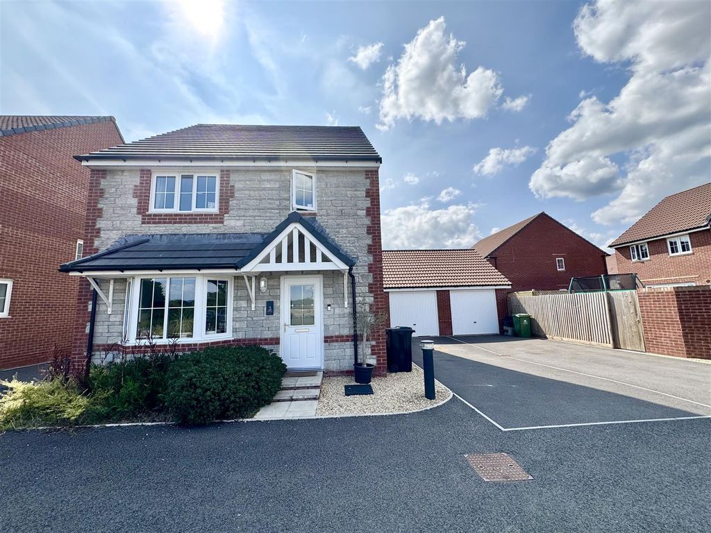 Property photo 1 of 21 Bullrush Way