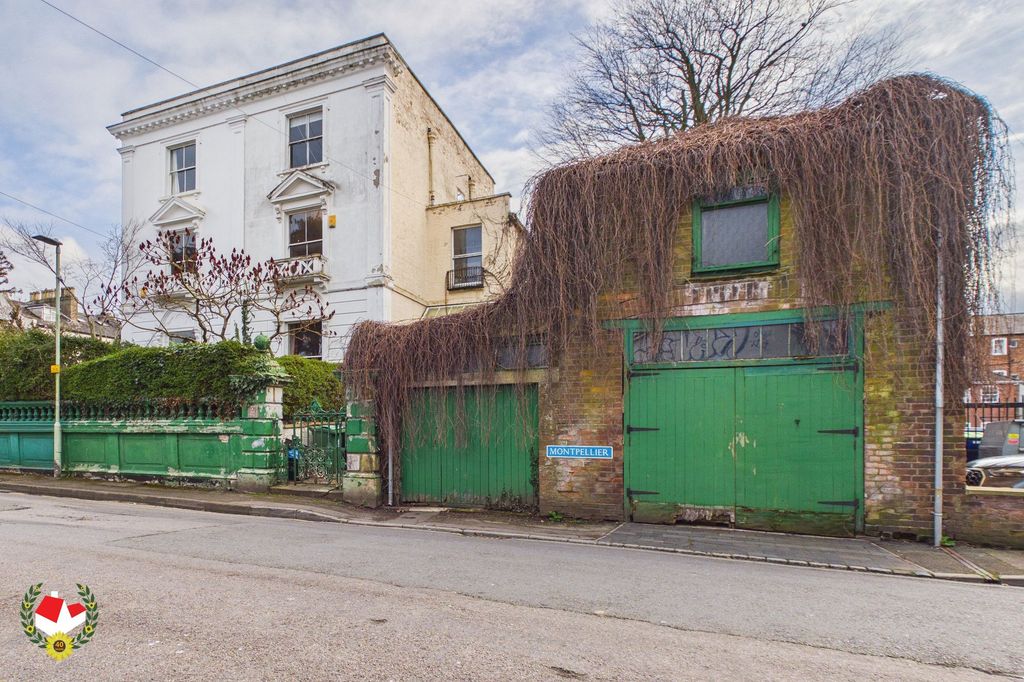 Property photo 1 of 25