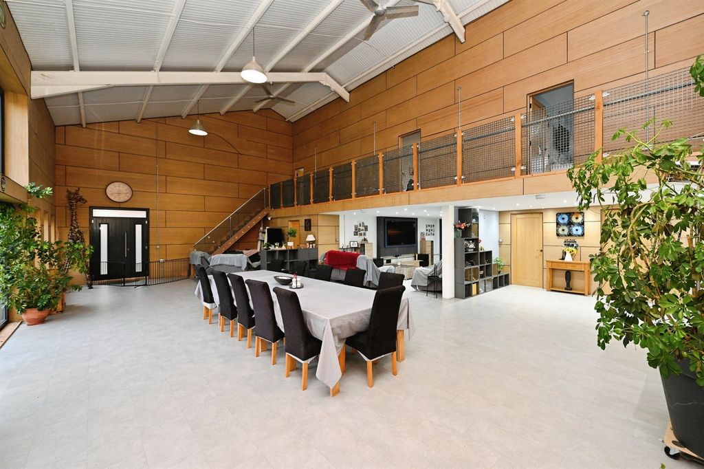 Property photo 2 of 21