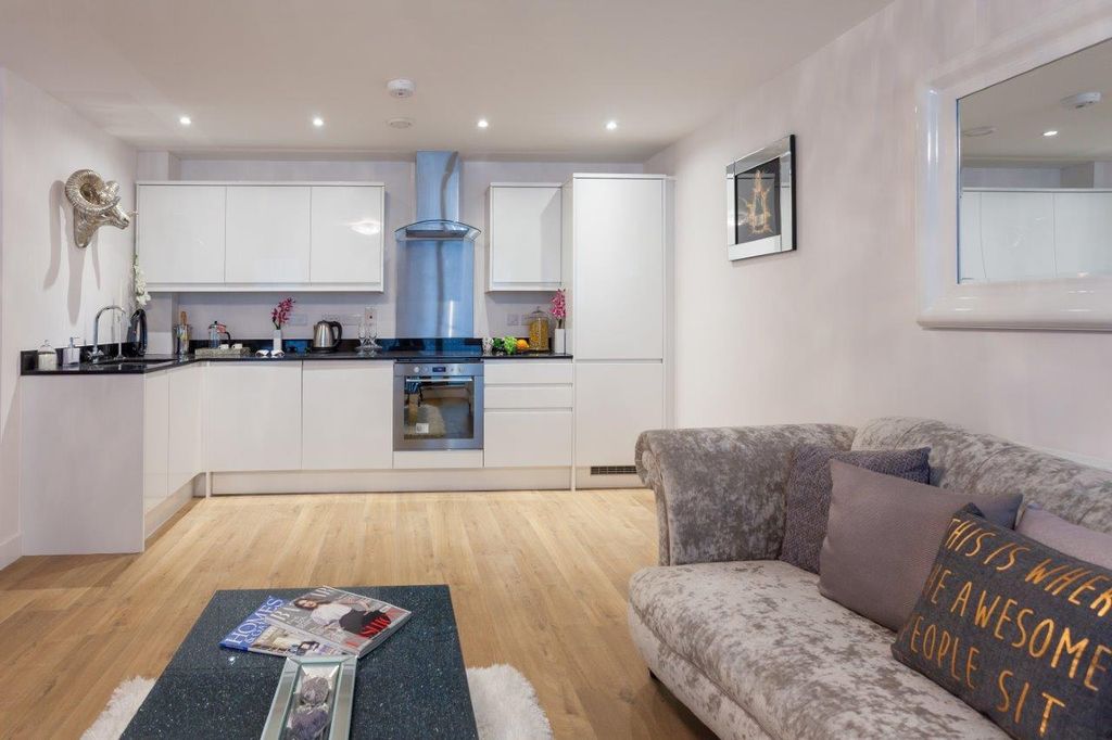 Property photo 3 of 5 4 Kitchen From Lounge.Jpg