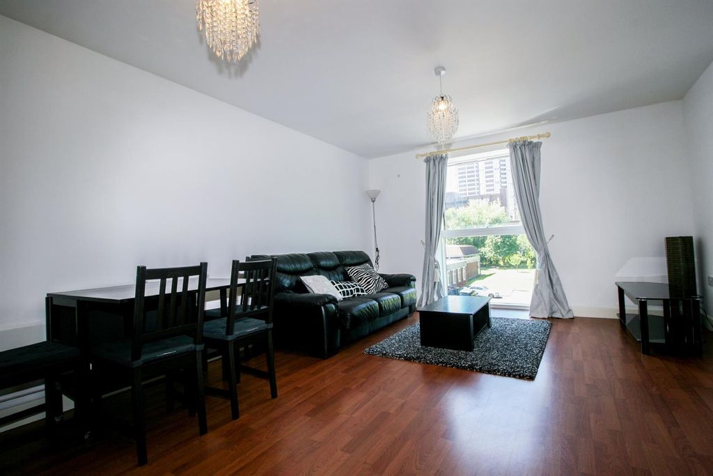 Property photo 1 of 4