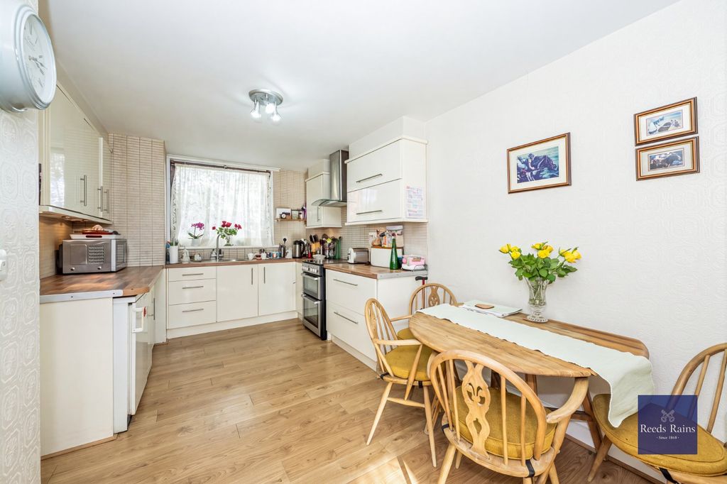 Property photo 1 of 16 Picture No. 04