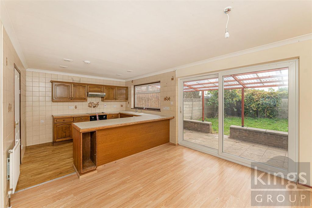 Property photo 3 of 12