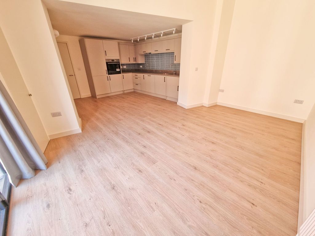 Property photo 2 of 14 Lounge Kitchen