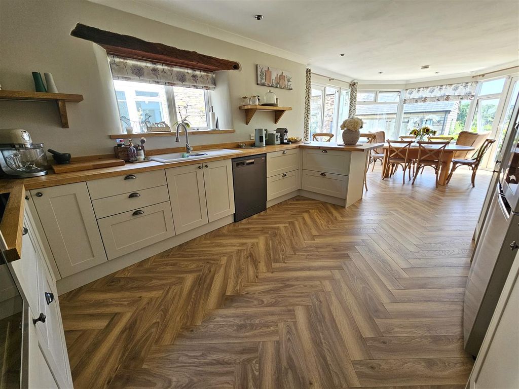 Property photo 3 of 40 Kitchen Dining.Jpg