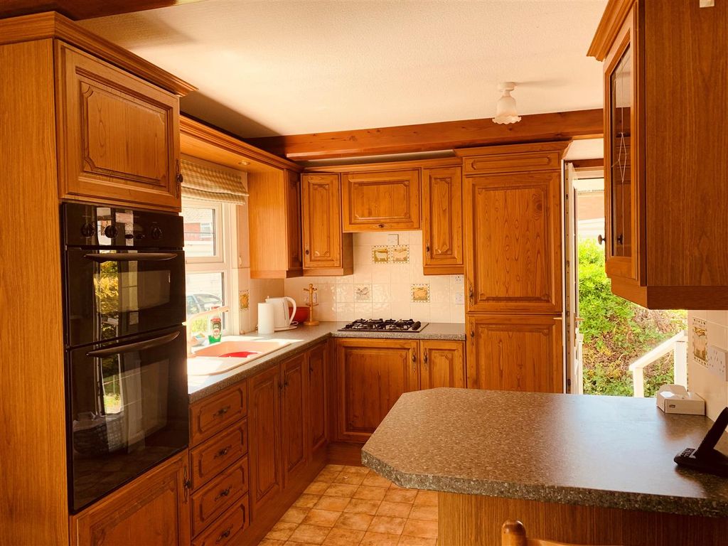 Property photo 2 of 11 Kitchen.Jpg